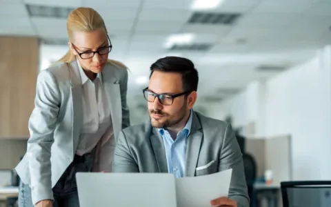 users looking at the computer on financial statements to ensure SOX Compliance